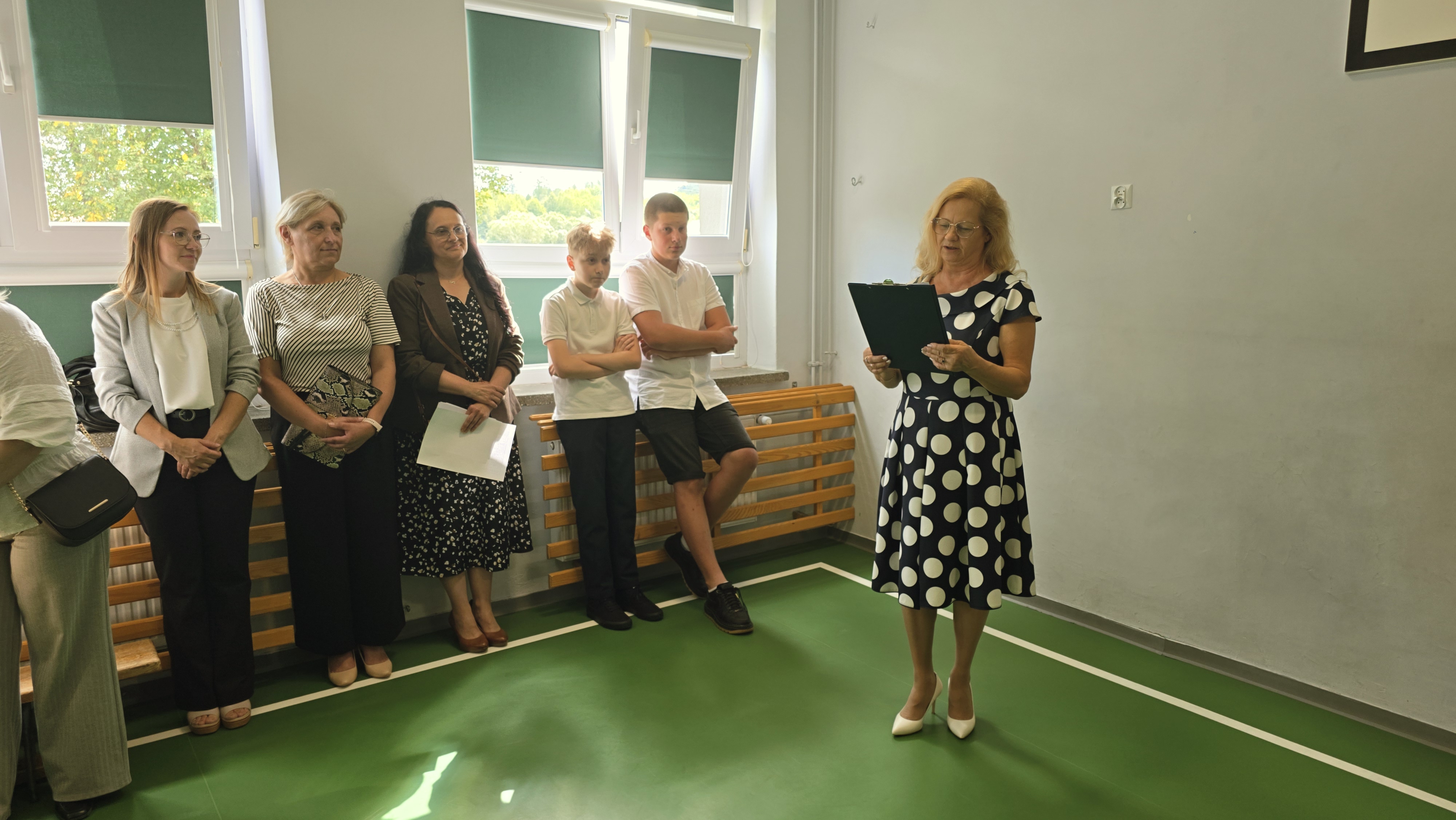 Pani dyrektor otwiera rok szkolny